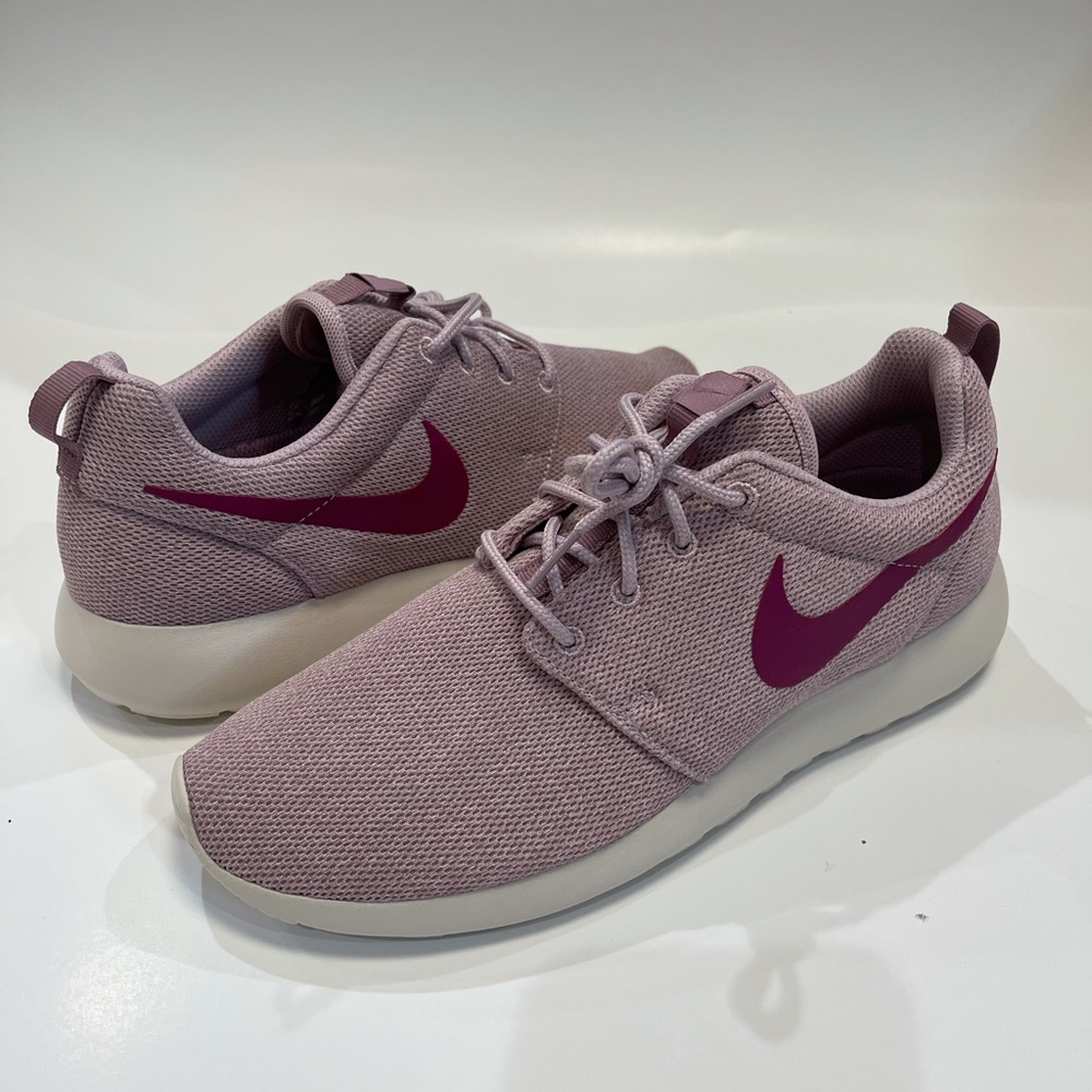 Brand new Nike sneakers without it box.